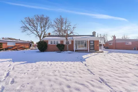 8680 Mercedes St, Dearborn Heights, MI 48127