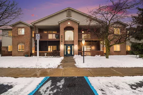 2536 Eagles Cir #8, Ypsilanti, MI 48197