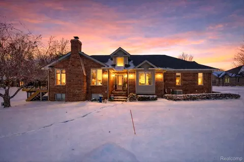68649 Cornerstone Dr, Washington, MI 48095