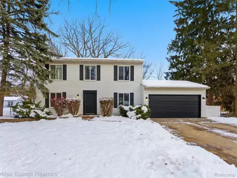 3655 Walnut, West Bloomfield, MI 48324