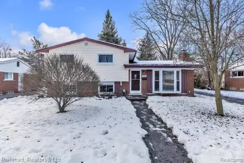 33155 Meadowlark St, Farmington, MI 48336
