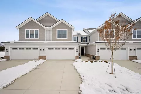 1602 Salt Springs Dr, Saline, MI 48176