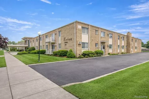 7350 N Inkster Rd #17, Dearborn Heights, MI 48127