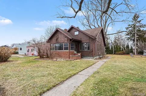 23043 Francis St E, Saint Clair Shores, MI 48082