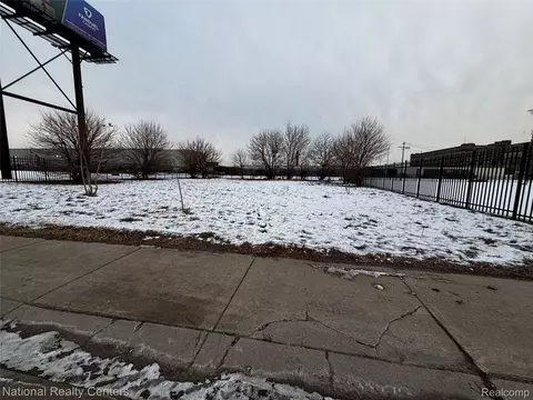 7880 Chrysler Dr, Detroit, MI 48211