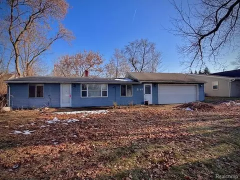 2148 Hoeft Dr, Commerce, MI 48390
