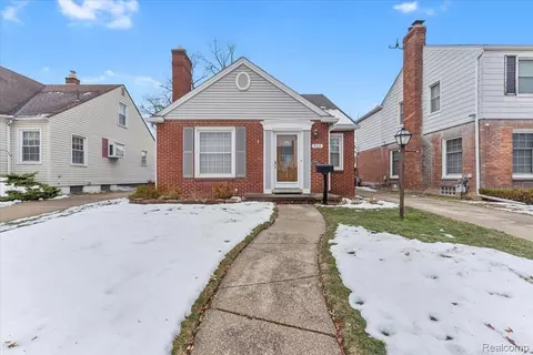 909 N Highland St, Dearborn, MI 48128
