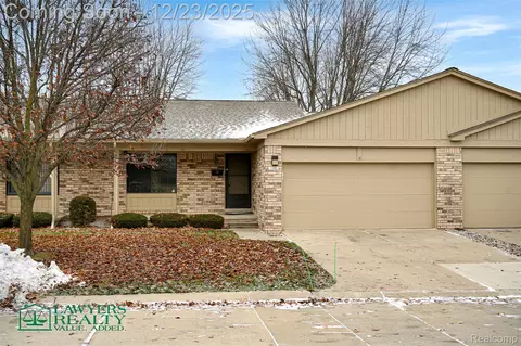 17001 Kari Ct, Clinton Township, MI 48038