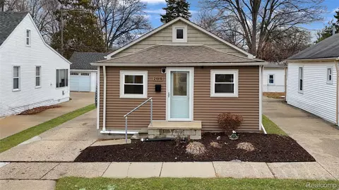 21919 Avalon St, Saint Clair Shores, MI 48080