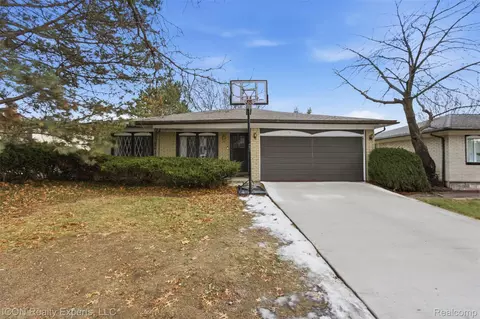 2956 Charity Dr, Sterling Heights, MI 48310
