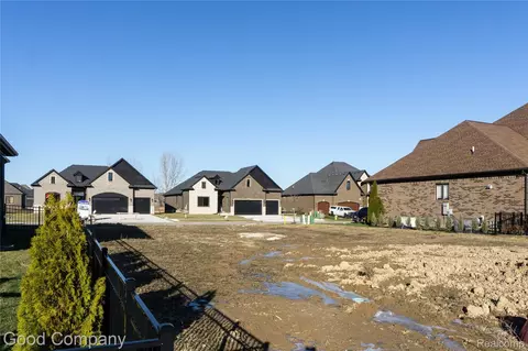 19324 Springbrook Dr, Macomb, MI 48044