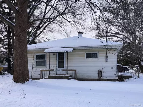 1704 E Webster Rd, Flint, MI 48505 photo 2