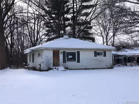 1704 E Webster Rd, Flint, MI 48505