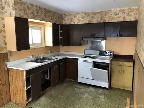 1704 E Webster Rd, Flint, MI 48505 photo 4