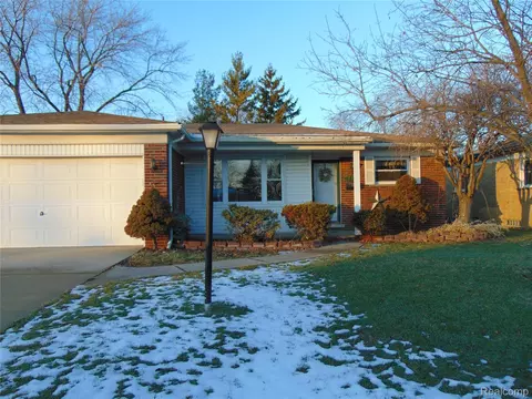 12237 Champaign Ave, Warren, MI 48089