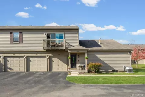 13886 Watersway Dr, Gibraltar, MI 48173
