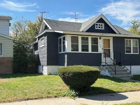 5047 Anatole St, Grosse Pointe, MI 48236 photo 2
