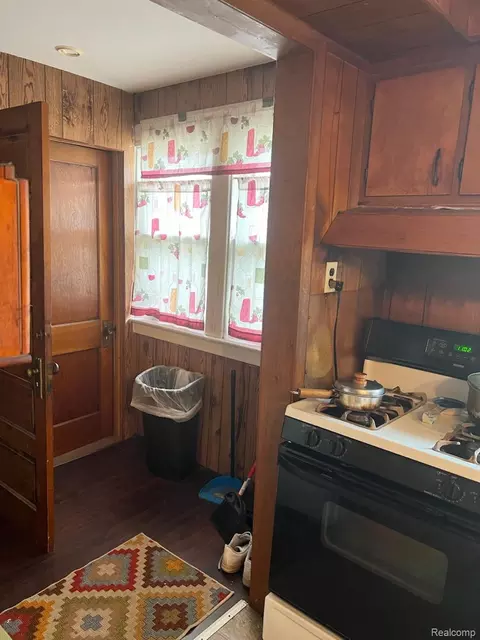 5047 Anatole St, Grosse Pointe, MI 48236 photo 6