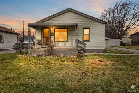 27121 Maywood St, Roseville, MI 48066