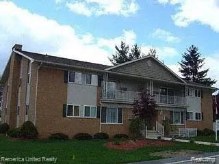 6194 Richards Dr, Green Oak, MI 48116