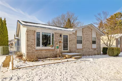 29590 Cotton Rd, Chesterfield, MI 48047