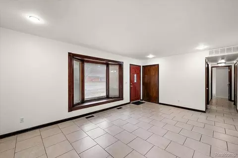 Living - 32416 Exeter Dr, Warren, MI 48092 photo 3 of 5