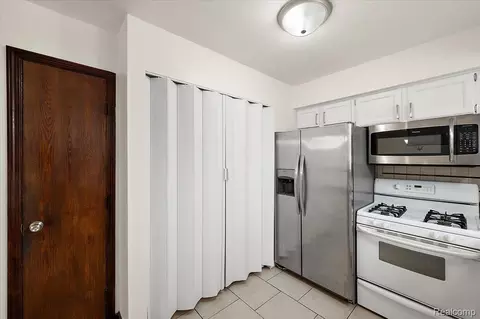 Kitchen - 32416 Exeter Dr, Warren, MI 48092 photo 3 of 4