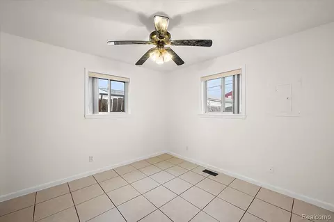 Bedroom - 32416 Exeter Dr, Warren, MI 48092 photo 5 of 6