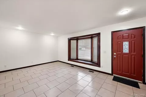 Living - 32416 Exeter Dr, Warren, MI 48092 photo 2 of 5