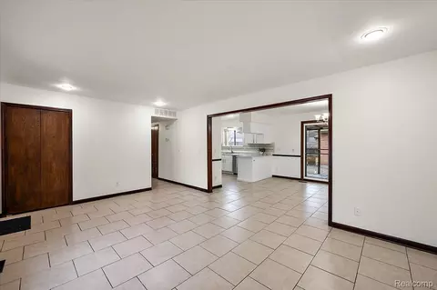 Living - 32416 Exeter Dr, Warren, MI 48092 photo 4 of 5