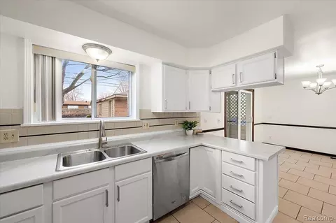 Kitchen - 32416 Exeter Dr, Warren, MI 48092 photo 4 of 4