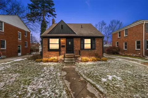 10024 Kingston Ave, Huntington Woods, MI 48070