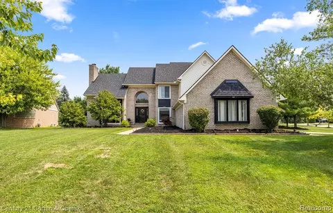 8140 N Pointe Ct, Canton, MI 48187