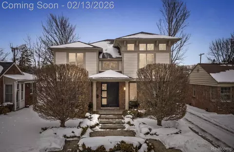 1585 Henrietta St, Birmingham, MI 48009