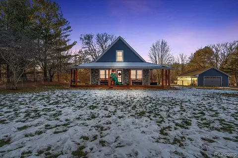 5216 S State Rd, Goodrich, MI 48438