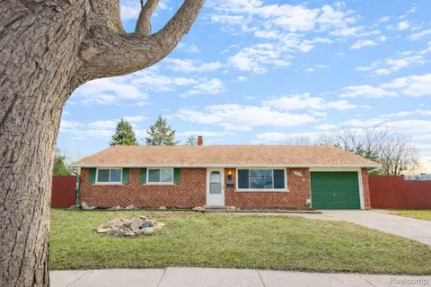 35403 Seville St, Clinton Township, MI 48035