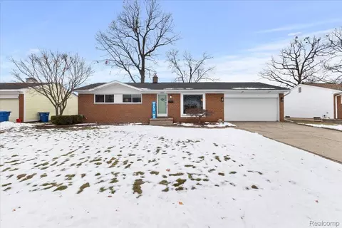 3947 Percy King Rd, Waterford, MI 48329
