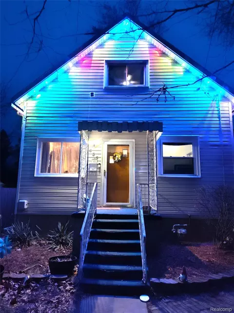 635 Laplaisance Rd, Monroe, MI 48161