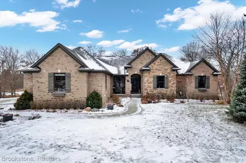 1087 Watersmeet Ct, Oxford, MI 48371