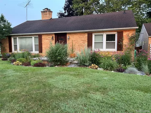 401 Richard Ave, Lansing, MI 48917