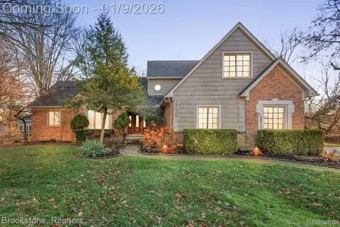 17791 Priscilla Dr, Clinton Township, MI 48038