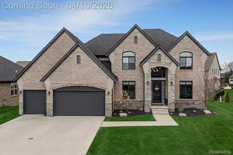 21924 E Majestic Dr, Macomb, MI 48044