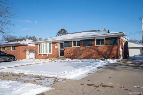 1773 Lakeview St, Trenton, MI 48183