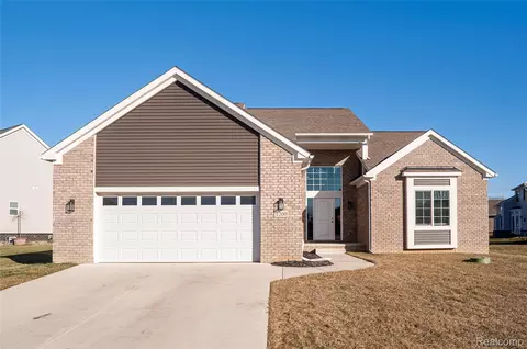 1200 Drakeshire Dr, Commerce, MI 48390