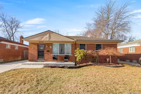29701 Elmgrove St, Saint Clair Shores, MI 48082