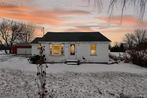 5369 S Mackinaw Rd, Bay City, MI 48706