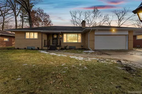 19107 Greenwald Dr, Southfield, MI 48075