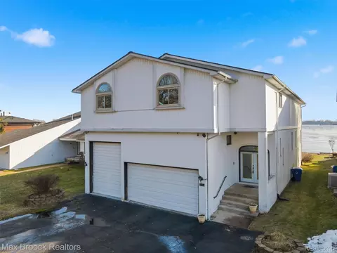 3717 Lake Front St, Waterford, MI 48328