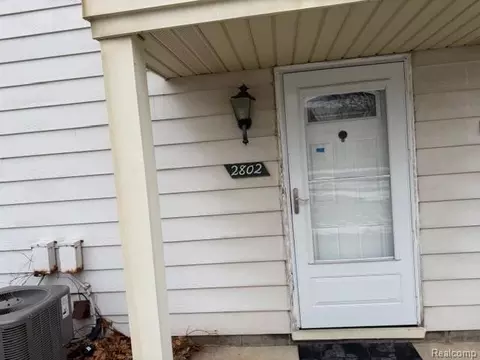 2802 Willow Ct, Orion, MI 48360