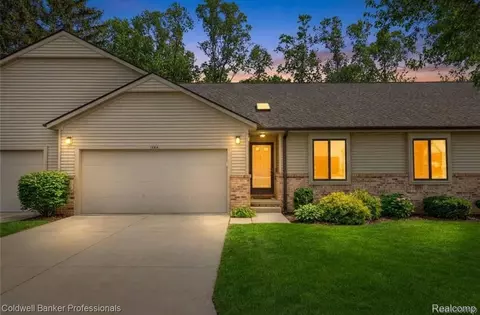 1964 Pine Ct, Waterford, MI 48328